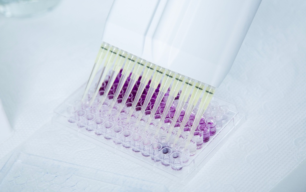 1200uL XL Low Retention Non-Filter Pipette Tips - RNase and DNase Free, Sterile